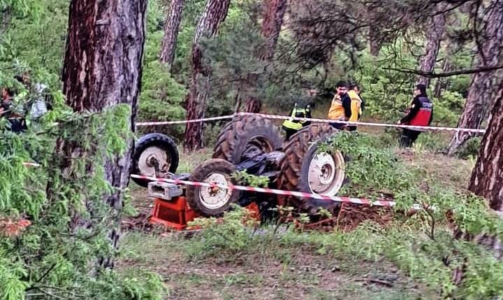 TAVŞANLI’DA DEVRİLEN TRAKTÖRÜN SÜRÜCÜSÜ HAYATINI KAYBETTİ