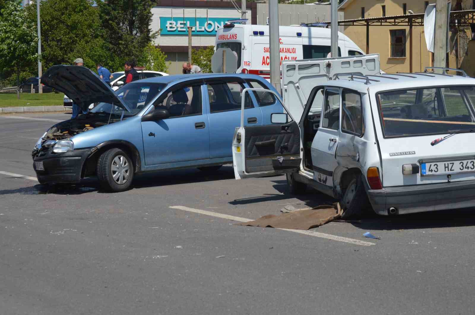 TAVŞANLI'DA TRAFİK KAZASI 2 YARALI