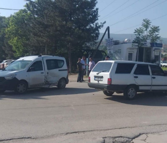 TAVŞANLI'DA TRAFİK KAZASI 3 YARALI