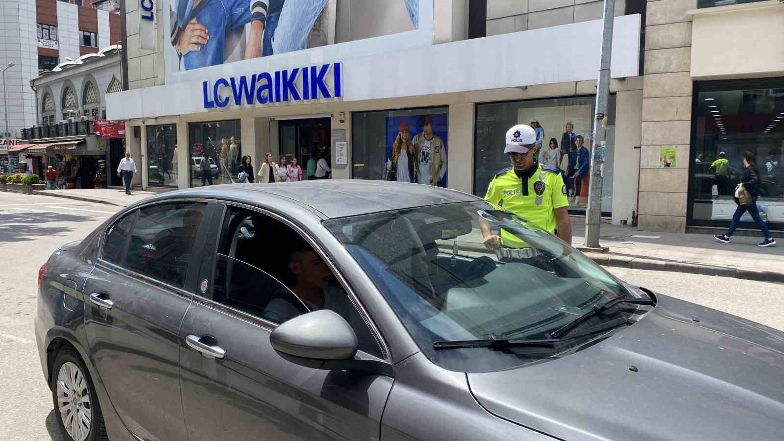 ZONGULDAK İL EMNİYET MÜDÜRLÜĞÜ BAĞLI TRAFİK EKİPLERİ TARAFINDAN GAZİPAŞA CADDESİNDE