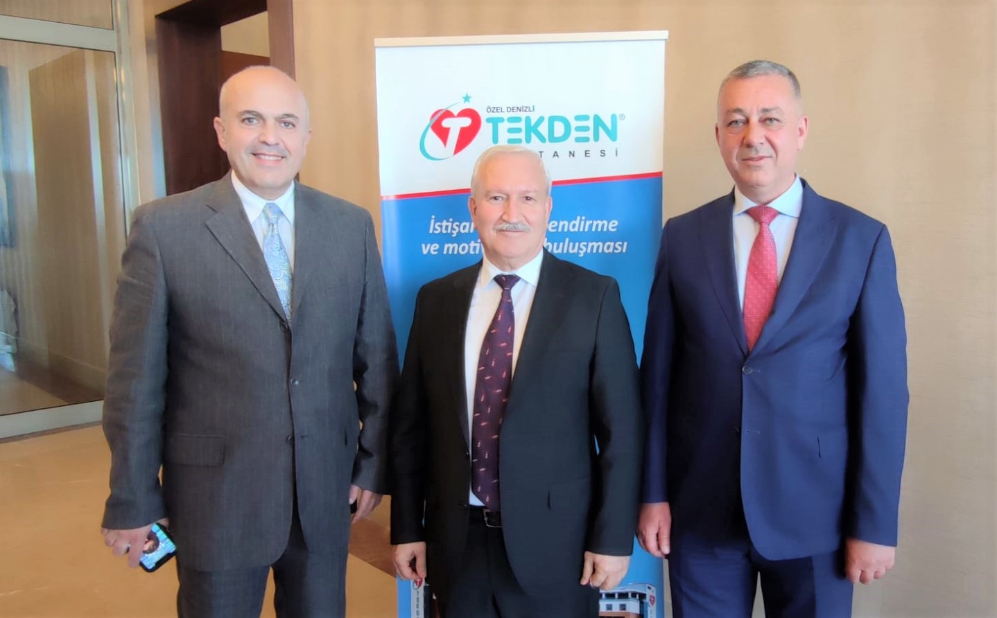 ÖZEL DENİZLİ TEKDEN HASTANESİ, CİHAZ YATIRIMLARININ ARDINDAN PERSONELLERİNE VE HEKİMLERİNE