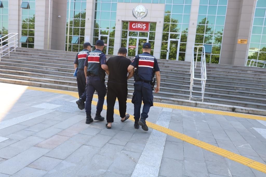 TEKİRDAĞ'IN ÇERKEZKÖY İLÇESİNDE JANDARMA EKİPLERİNCE TERÖR ÖRGÜTÜ DEAŞ ŞÜPHELİSİ BİR