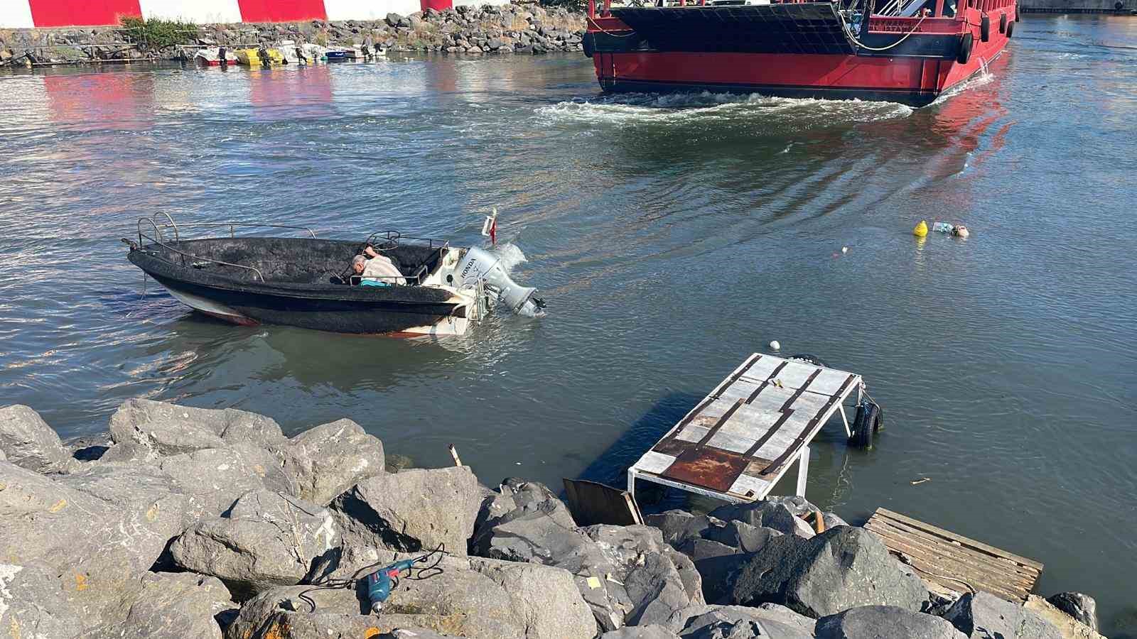 TEKİRDAĞ'DA YAKIT DOLUMU ESNASINDA PARLAYAN BENZİN YÜZÜNDEN İKİ TEKNE ALEVLERE