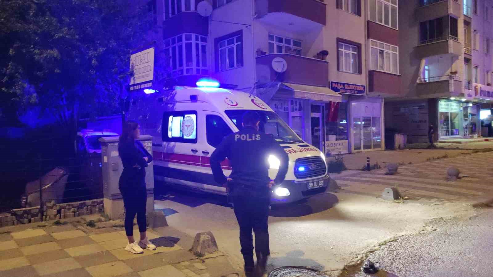 TEKİRDAĞ’IN ÇERKEZKÖY İLÇESİNDE ARALARINDA HUSUMET BULUNAN 2 KİŞİNİN TARTIŞMASI SİLAHLI