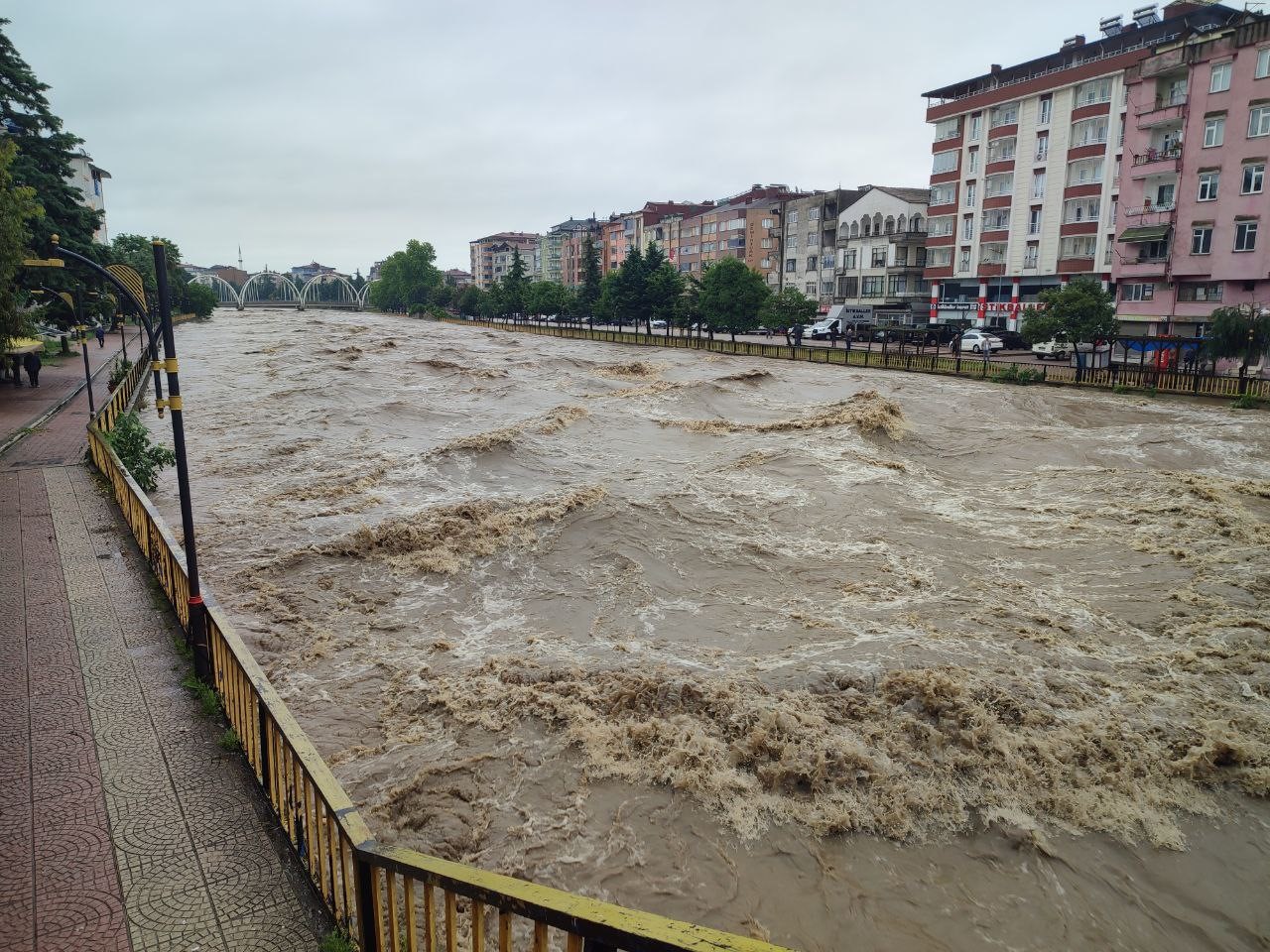 KIRSALDA TAŞAN TERME ÇAYI, ŞEHRİ TEHDİT ETMEYE BAŞLADI