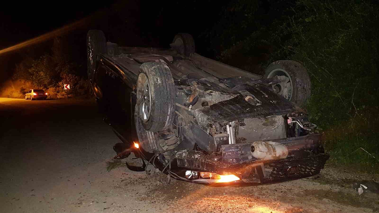 KARABÜK'ÜN SAFRANBOLU İLÇESİNDE KONTROLDEN ÇIKAN OTOMOBİLİN DEVRİLEREK TERS DÖNMESİ NEDENİYLE