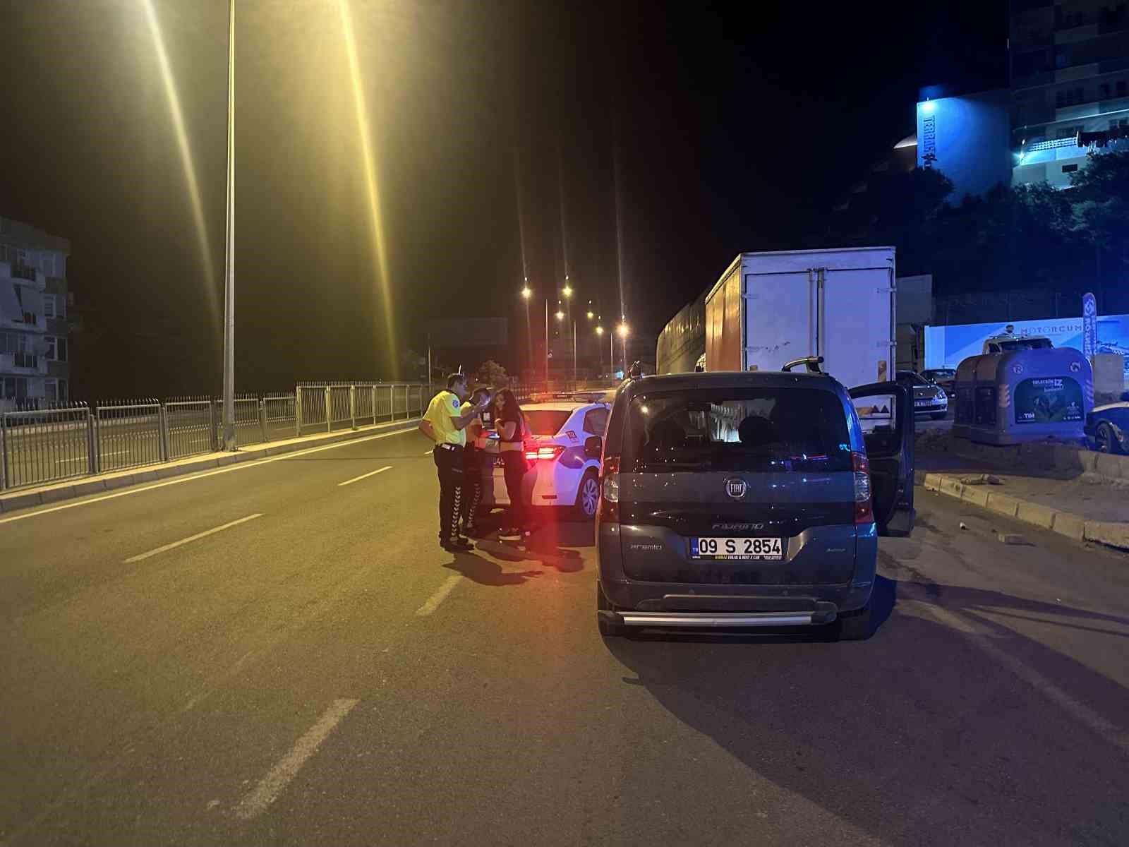 POLİS EKİPLERİ, KAMERALARDAN TESPİT ETTİĞİ KADINI DURDURARAK CEZAİ İŞLEM UYGULADI
