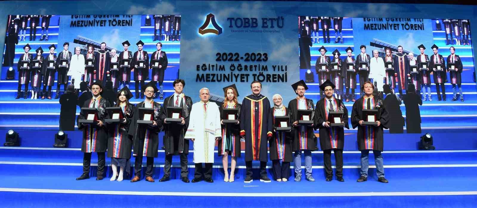 TOBB ETÜ 2022-2023 DÖNEMİ MEZUNLARINI VERDİ.