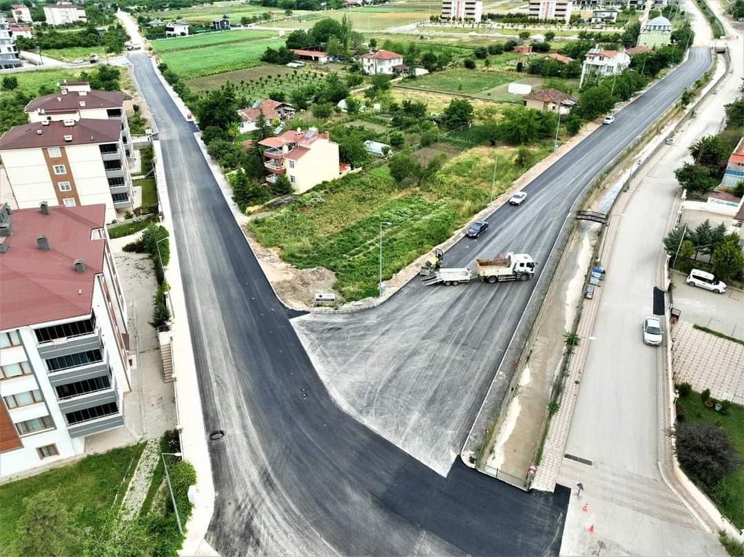 TOKAT BELEDİYESİ, YENİ YAPILAŞMANIN YOĞUNLAŞTIĞI GÜNEŞLİ MAHALLESİ’NDE ÇALIŞMALARINI ARALIKSIZ OLARAK