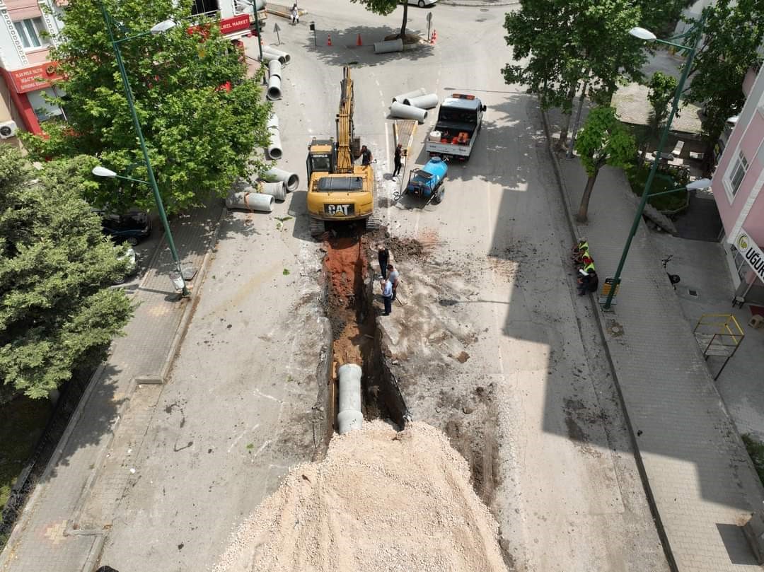 TOKAT BELEDİYESİ, ESENTEPE MAHALLESİ BAŞTA OLMAK ÜZERE SU BASKINLARININ ÖNÜNE
