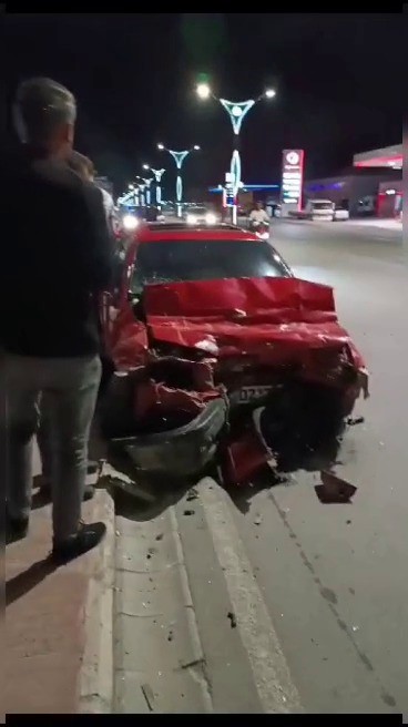 TOKAT'TA DÜN GECE SAATLERİNDE KAMYONET VE OTOMOBİLİN KARIŞTIĞI KAZADA 6