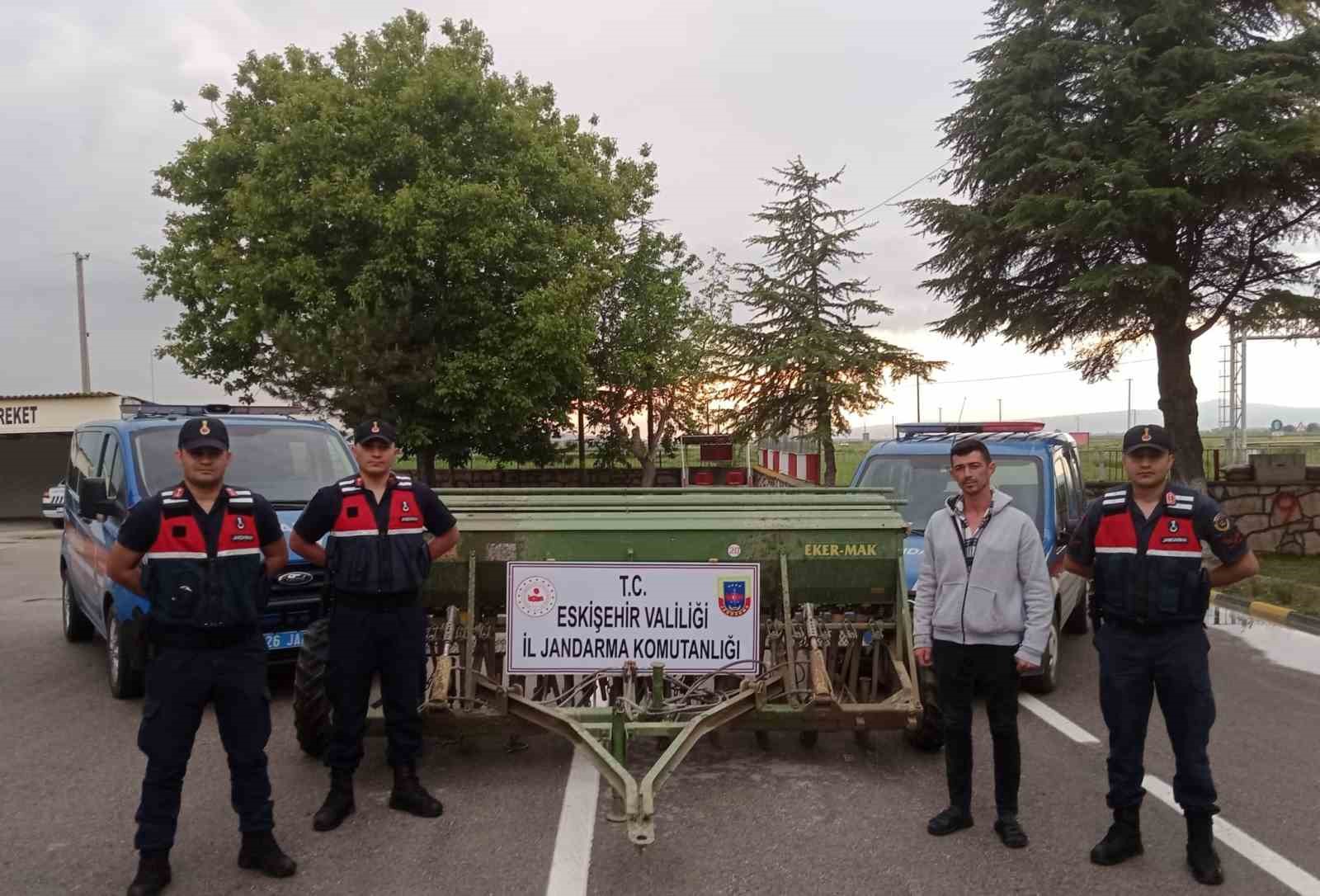 ESKİŞEHİR’İN BEYLİKOVA İLÇESİNDEN TARIM ALETİ ÇALINMASINA DAİR ÇALIŞMA BAŞLATAN JANDARMA