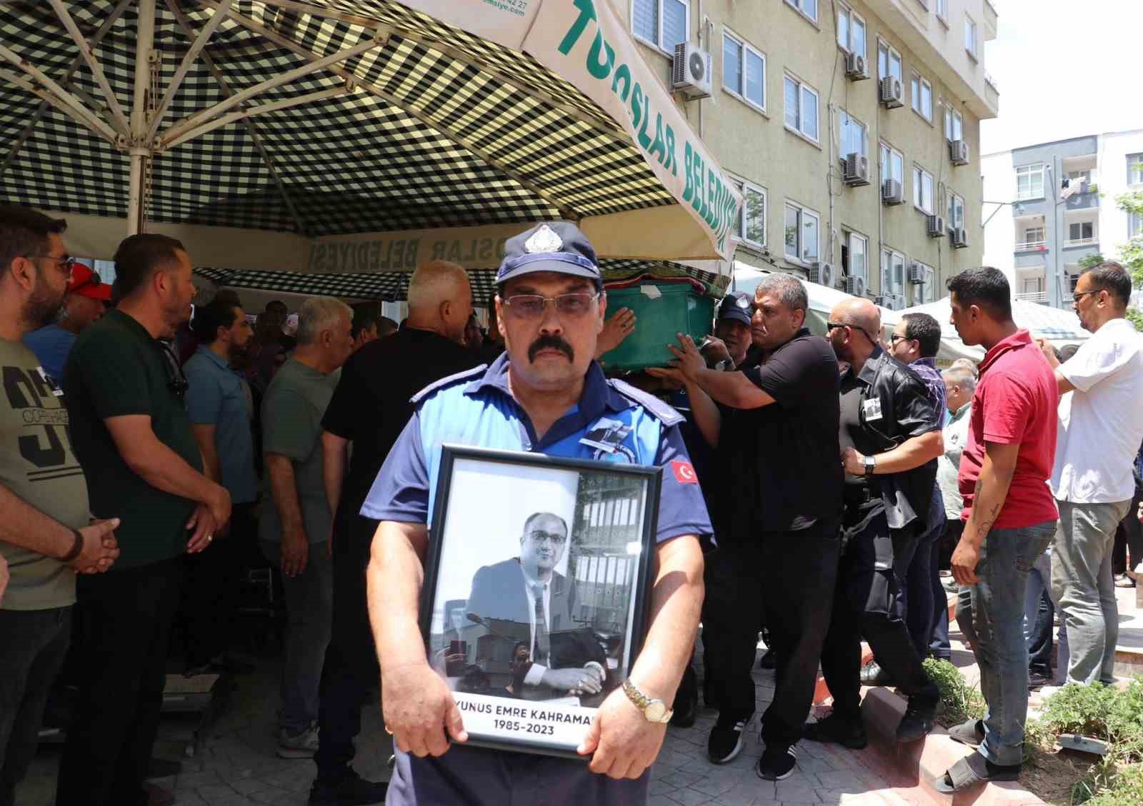 MERSİN'İN MERKEZ İLÇE TOROSLAR BELEDİYESİNE BAĞLI PARK VE BAHÇELER MÜDÜRÜ
