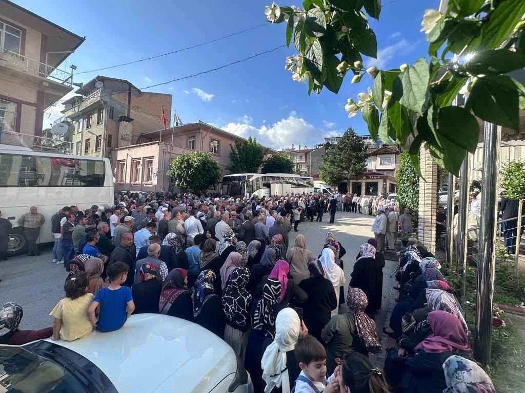 TOSYA’DAN 2023 YILI İLK HACI KAFİLESİ DUALARLA UĞURLANDI