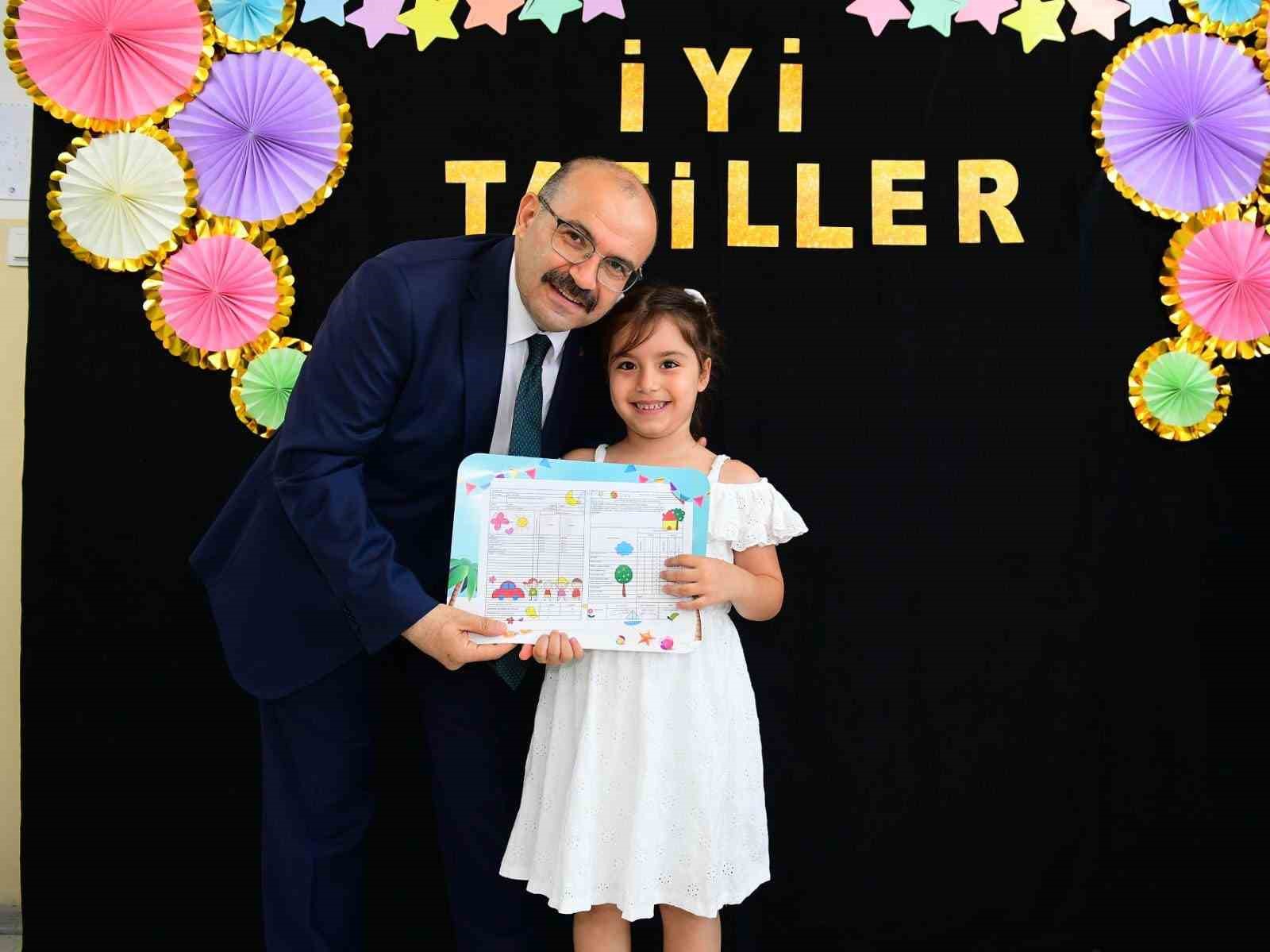 TRABZON’DA BUGÜN YAKLAŞIK 145 BİN ÖĞRENCİ KARNELERİNİ ALARAK YAZ TATİLİNE