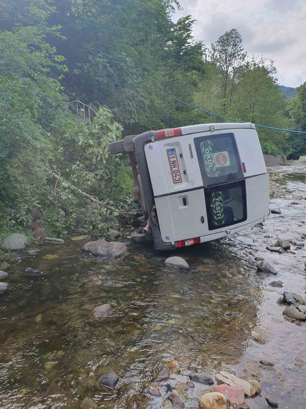 TRABZON'UN ARAKLI İLÇESİNDE BUGÜN MEYDANA GELEN TRAFİK KAZASINDA İLK BELİRLEMELERE