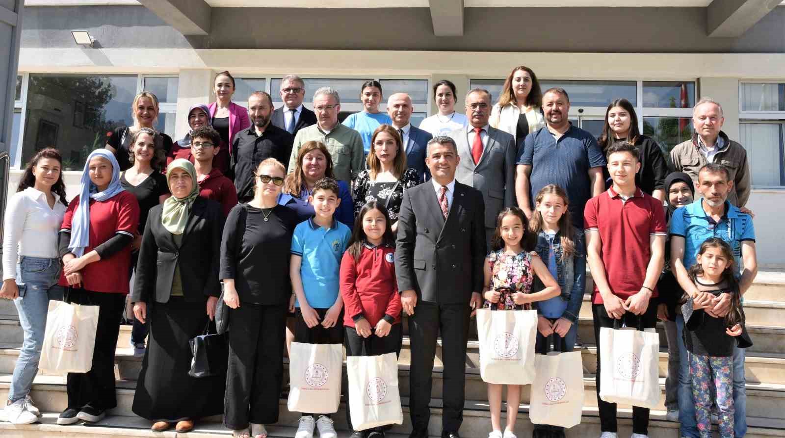 DENİZLİ’DE İLK, ORTA VE LİSE ÖĞRENCİLERİ ARASINDA DÜZENLENEN "TRAFİKTE GÖR,