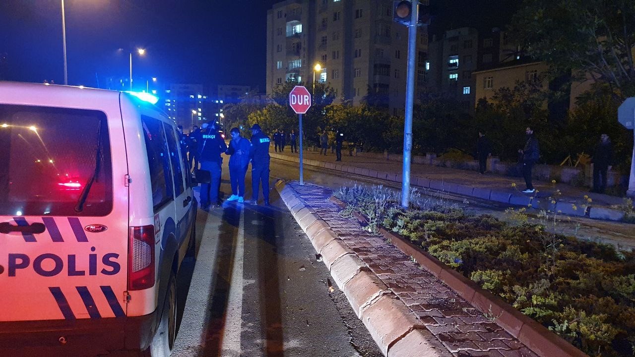 KAYSERİ’NİN MELİKGAZİ İLÇESİNDE BİR KİŞİ, İDDİAYA GÖRE TRAFİKTE TARTIŞTIĞI KİŞİ