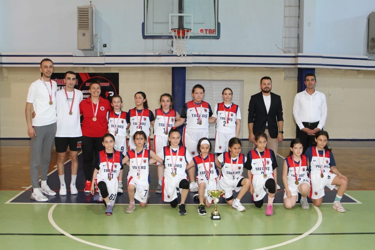 TREDAŞ SPOR KIZ TAKIMI, U10 KIZLAR LİGİ’NDE ŞAMPİYONLUĞA ULAŞTI.