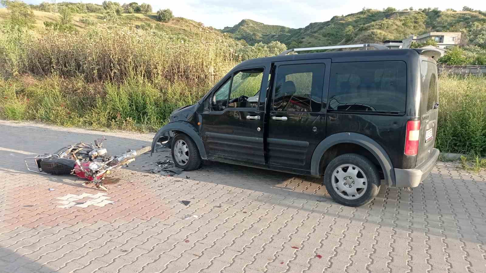 MANİSA'NIN TURGUTLU İLÇESİNDE MEYDANA GELEN TRAFİK KAZASINDA KAMYONET İLE MOTOSİKLET