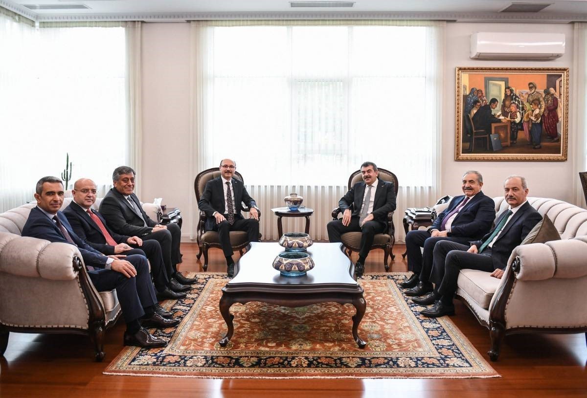 TÜRK EĞİTİM-SEN GENEL BAŞKANI TALİP GEYLAN VE GENEL MERKEZ YÖNETİCİLERİ