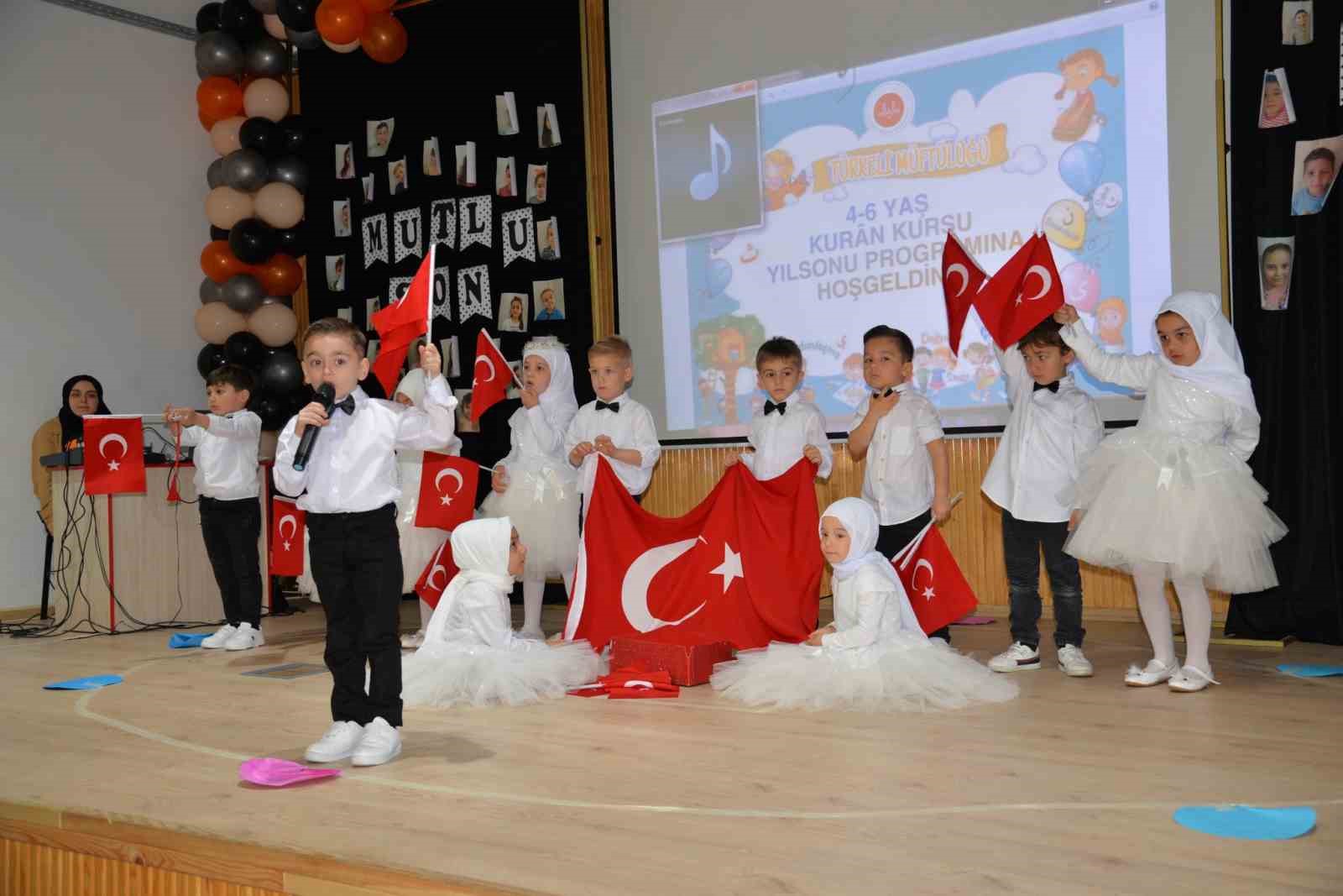 TÜRKELİ'DE 4-6 YAŞ KUR'AN KURSU ÖĞRENCİLERİNDEN YIL SONU GÖSTERİSİ SİNOP'UN