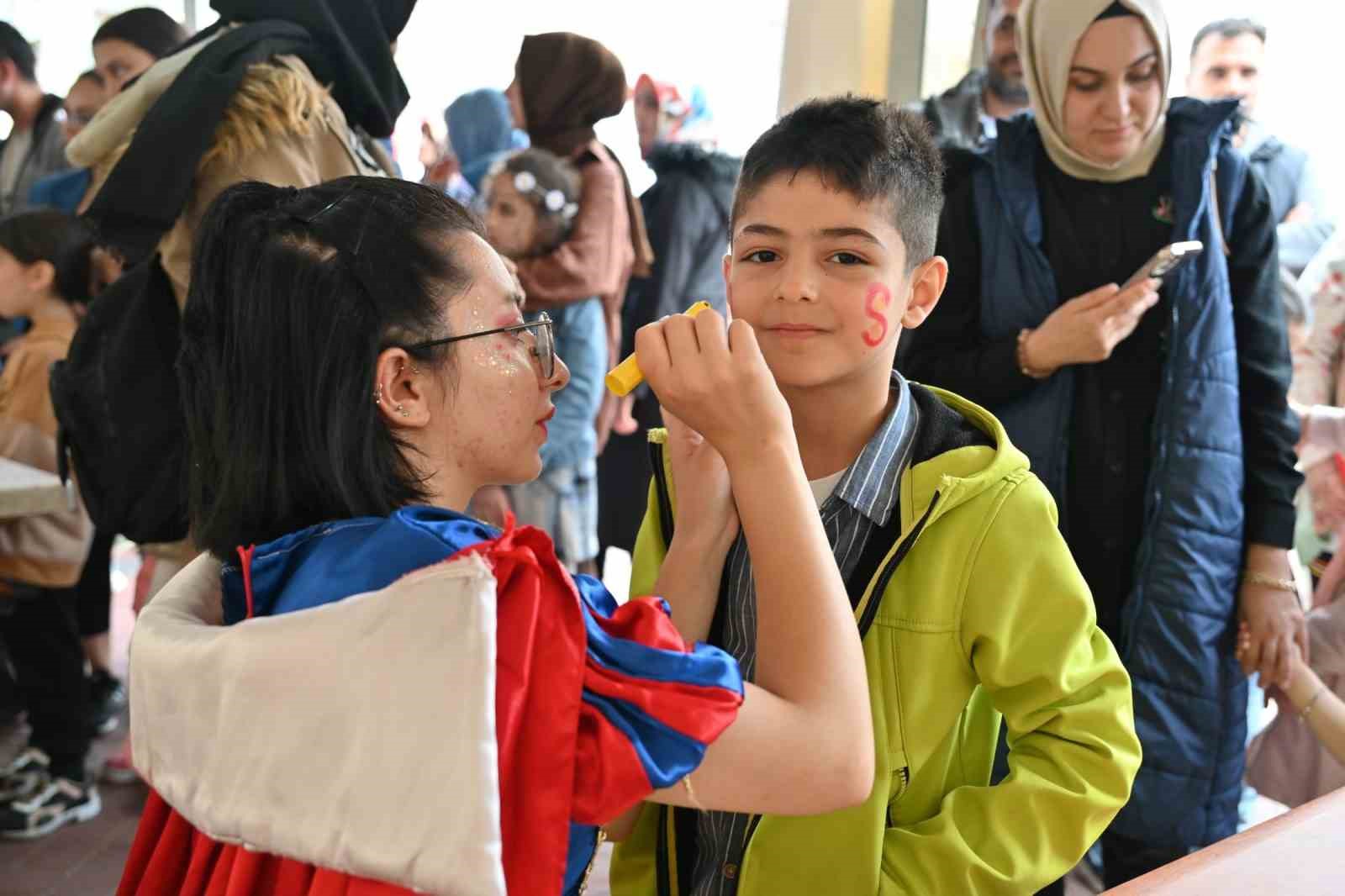 ISPARTA ULUSLARARASI GÜL FESTİVALİ DOLU DOLU ETKİNLİKLERLE DEVAM EDİYOR. FESTİVALİN
