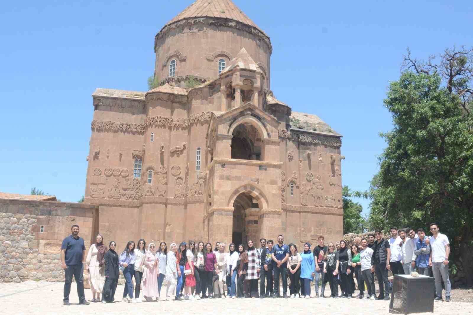VAN’IN TUŞBA BELEDİYESİ, EĞİTİME DESTEK AMACIYLA ÜCRETSİZ OLARAK AÇMIŞ OLDUĞU