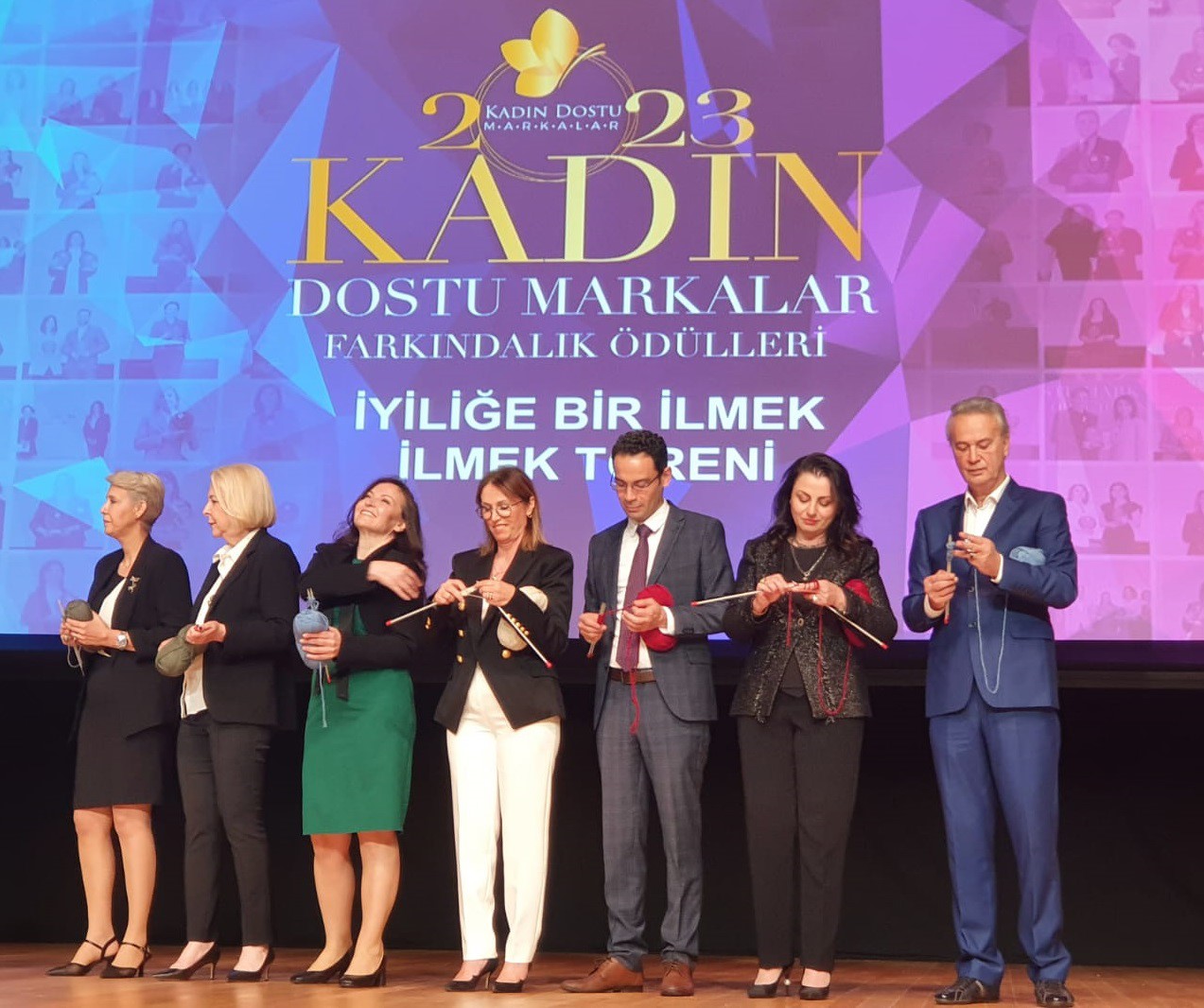 DEPREMİN GERÇEKLEŞTİĞİ İLK ANDAN İTİBAREN BÖLGEDE FAALİYETLERİNİ SÜRDÜREN ULUDAĞ ELEKTRİK,