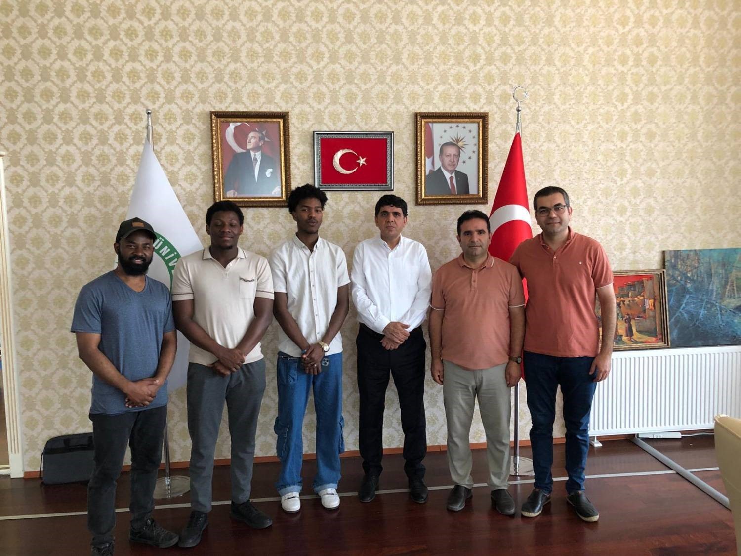 ULUSLARARASI ÖĞRENCİ TOPLULUĞU, REKTÖR ALMA'YI ZİYARET ETTİ