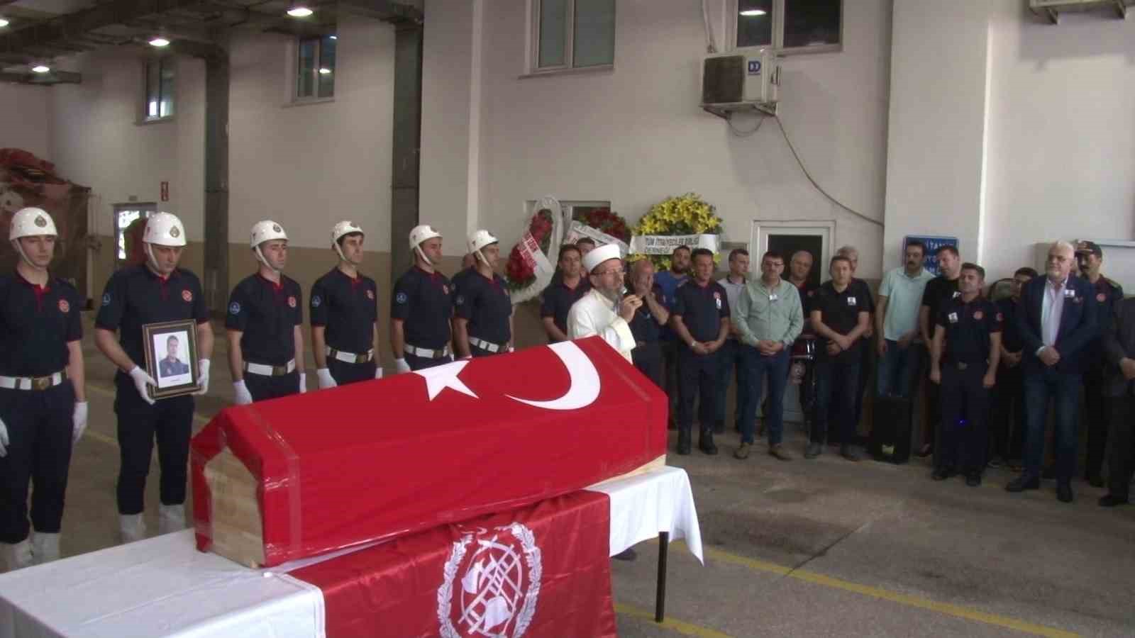 ÜMRANİYE’DE YANGINA MÜDAHALE ESNASINDA ÇATIDAN DÜŞEREK ŞEHİT OLAN İTFAİYE ERİ