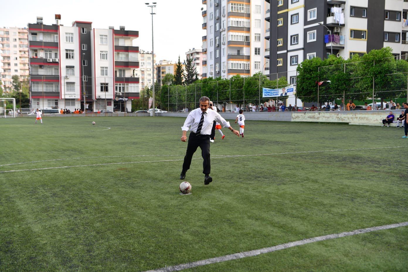 TÖRENDE KONUŞAN ÇUKUROVA BELEDİYE BAŞKANI SONER ÇETİN, TURNUVADA KAYBEDENEN OLMADIĞINI