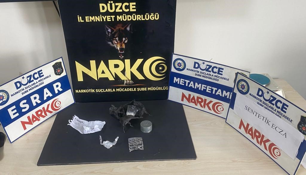 ARAMADA 2 PARÇA TOPLAM 10 GRAM METAMFETAMİN, 1 GRAM ESRAR,