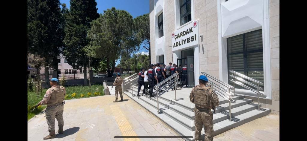 DENİZLİ’NİN BOZKURT VE ÇARDAK İLÇELERİNDE JANDARMANIN DÜZENLEDİĞİ EŞ ZAMANLI UYUŞTURUCU