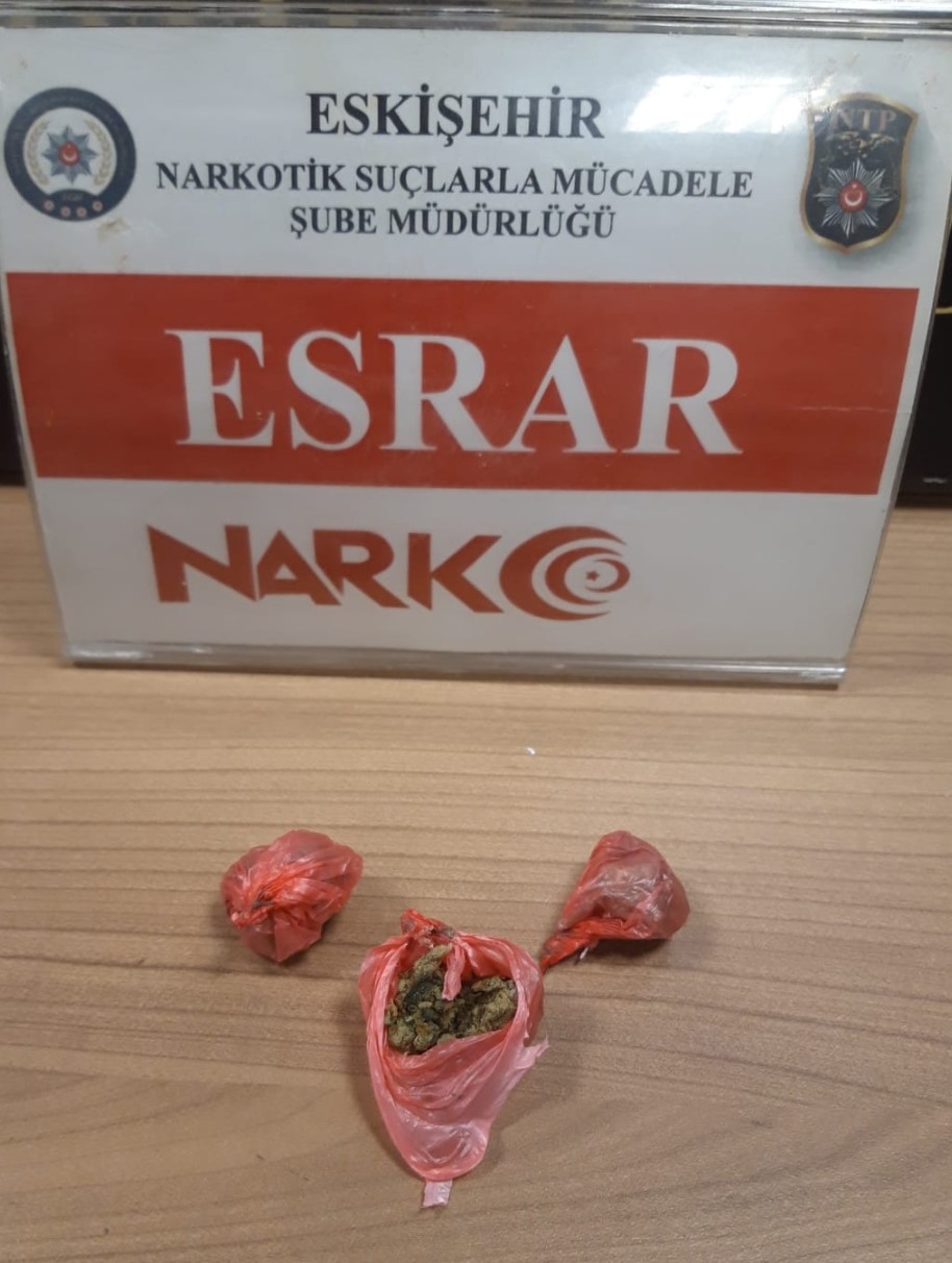 ESKİŞEHİR’DE İL EMNİYET MÜDÜRLÜĞÜ’NE BAĞLI EKİPLERCE YAPILAN ÇALIŞMALAR NETİCESİNDE M.