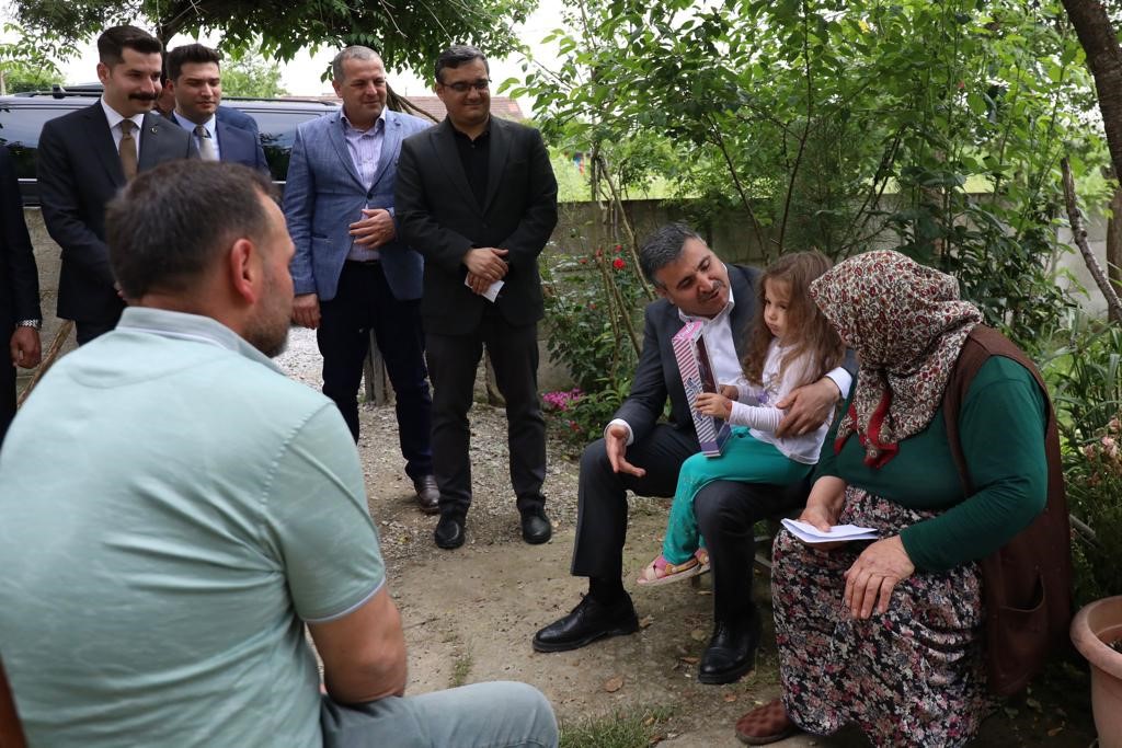 KÖY VE MAHALLELERDE TEMASLARINI SÜRDÜREN DÜZCE VALİSİ CEVDET ATAY VATANDAŞLARI