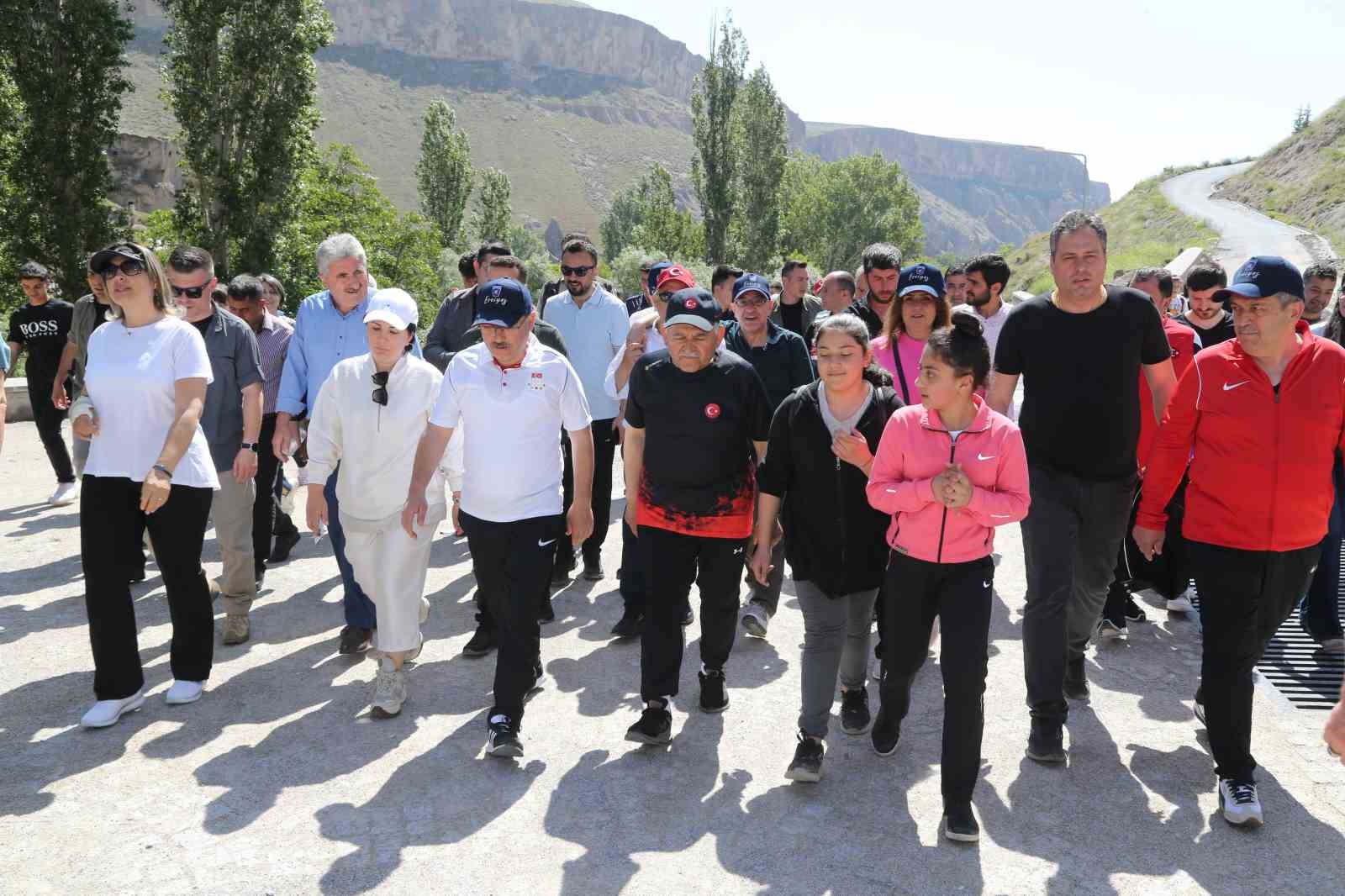 KAYSERİ BÜYÜKŞEHİR BELEDİYE BAŞKANI DR. MEMDUH BÜYÜKKILIÇ, KAYSERİ VALİSİ GÖKMEN