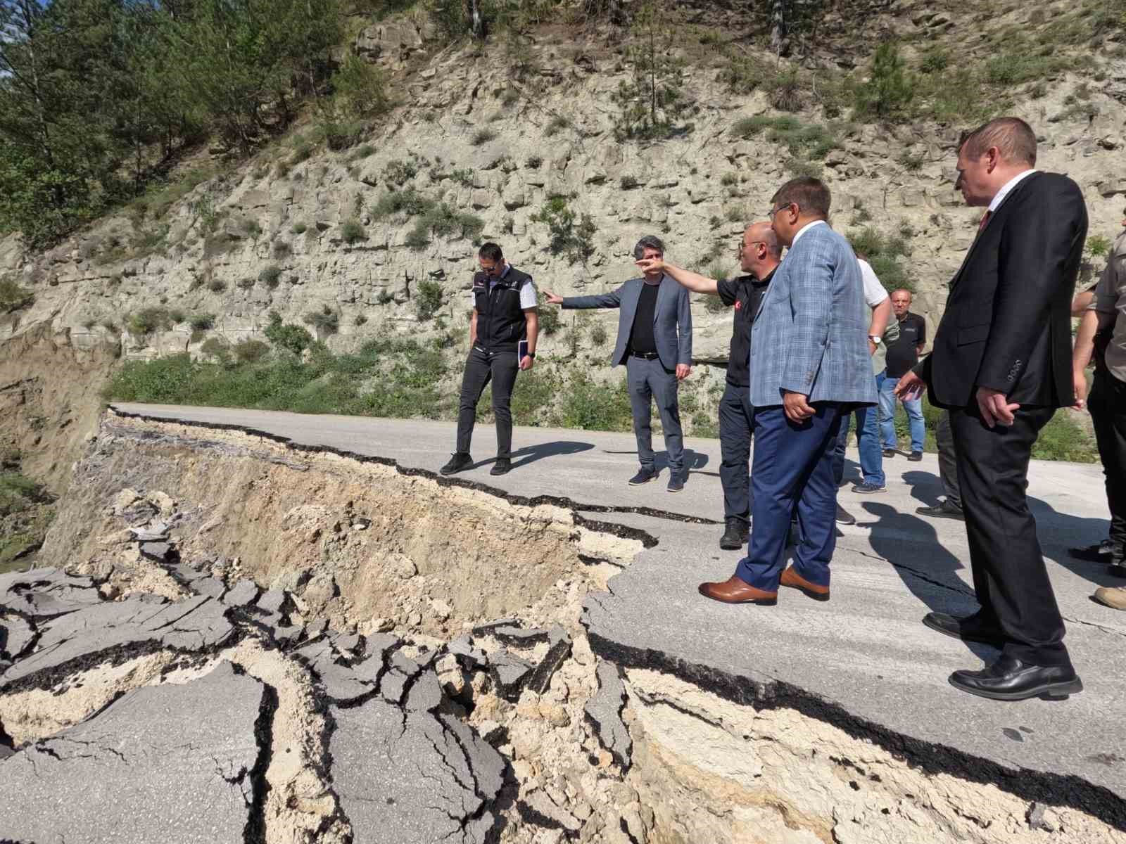 KARABÜK VALİSİ FUAT GÜREL, AŞIRI YAĞIŞLAR SONRASI MEYDANA GELEN HEYELAN