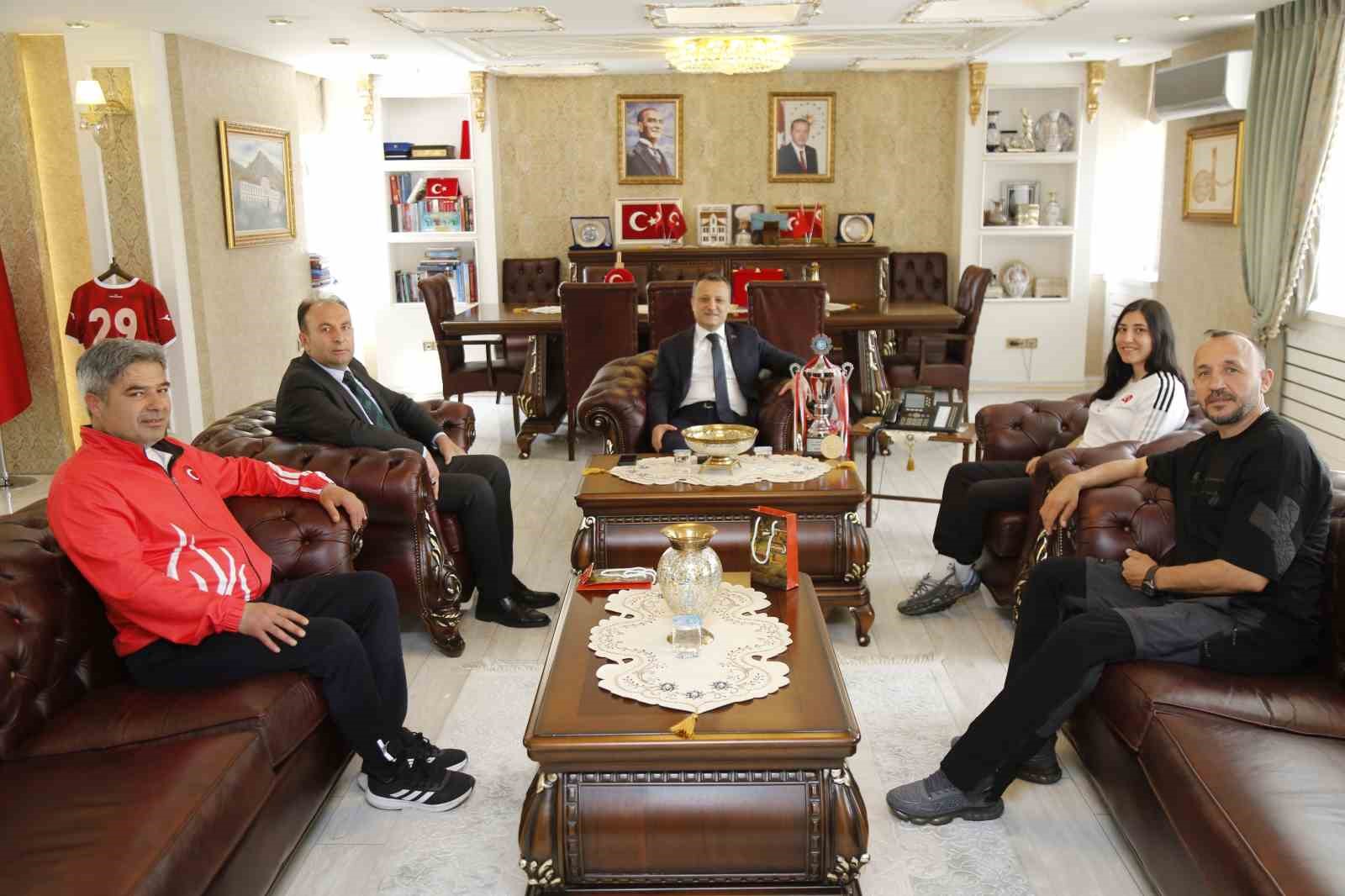 GÜMÜŞHANE VALİSİ KAMURAN TAŞBİLEK, İSTANBUL'DA YAPILAN 8. TURKİSH OPEN WAKO
