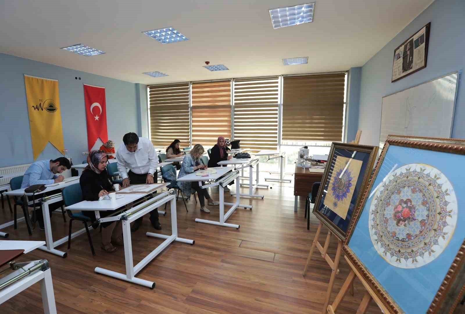 VAN BÜYÜKŞEHİR BELEDİYESİ TARAFINDAN AÇILAN TEZHİP SANATI KURSU YOĞUN İLGİ
