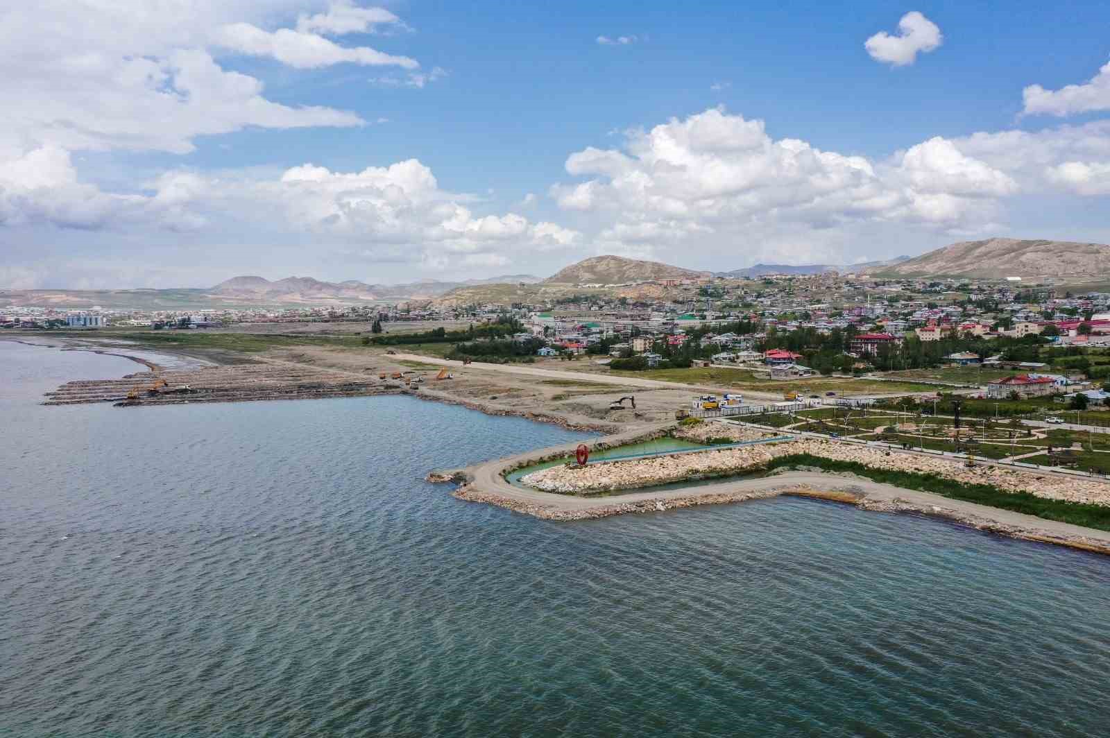 VAN GÖLÜ’NDE DEVAM EDEN TEMİZLEME ÇALIŞMALARINDA ŞU ANA KADAR 1
