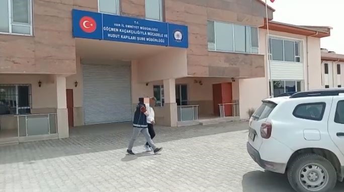 VAN’DA "GÖÇMEN KAÇAKÇILIĞI VE İNSAN TİCARETİ" YAPTIĞI GEREKÇESİYLE 1 KİŞİ