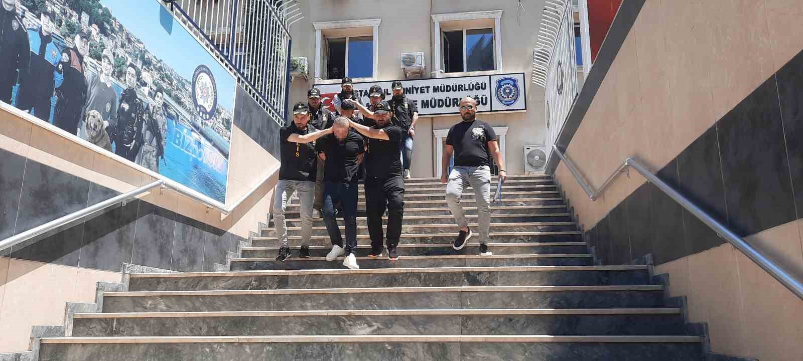 YABANCI UYRUKLU ŞAHISLARI GASP EDEN 4 ŞÜPHELİ GÖZALTINA ALINDI