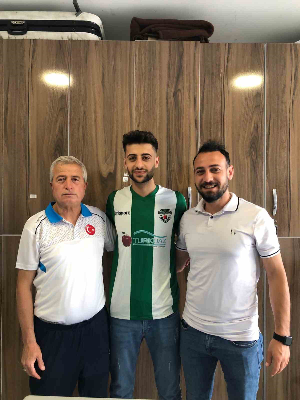YAHYALISPOR İÇ TRANSFERDE 3 OYUNCUSU İLE YENİDEN ANLAŞMAYA VARDI.