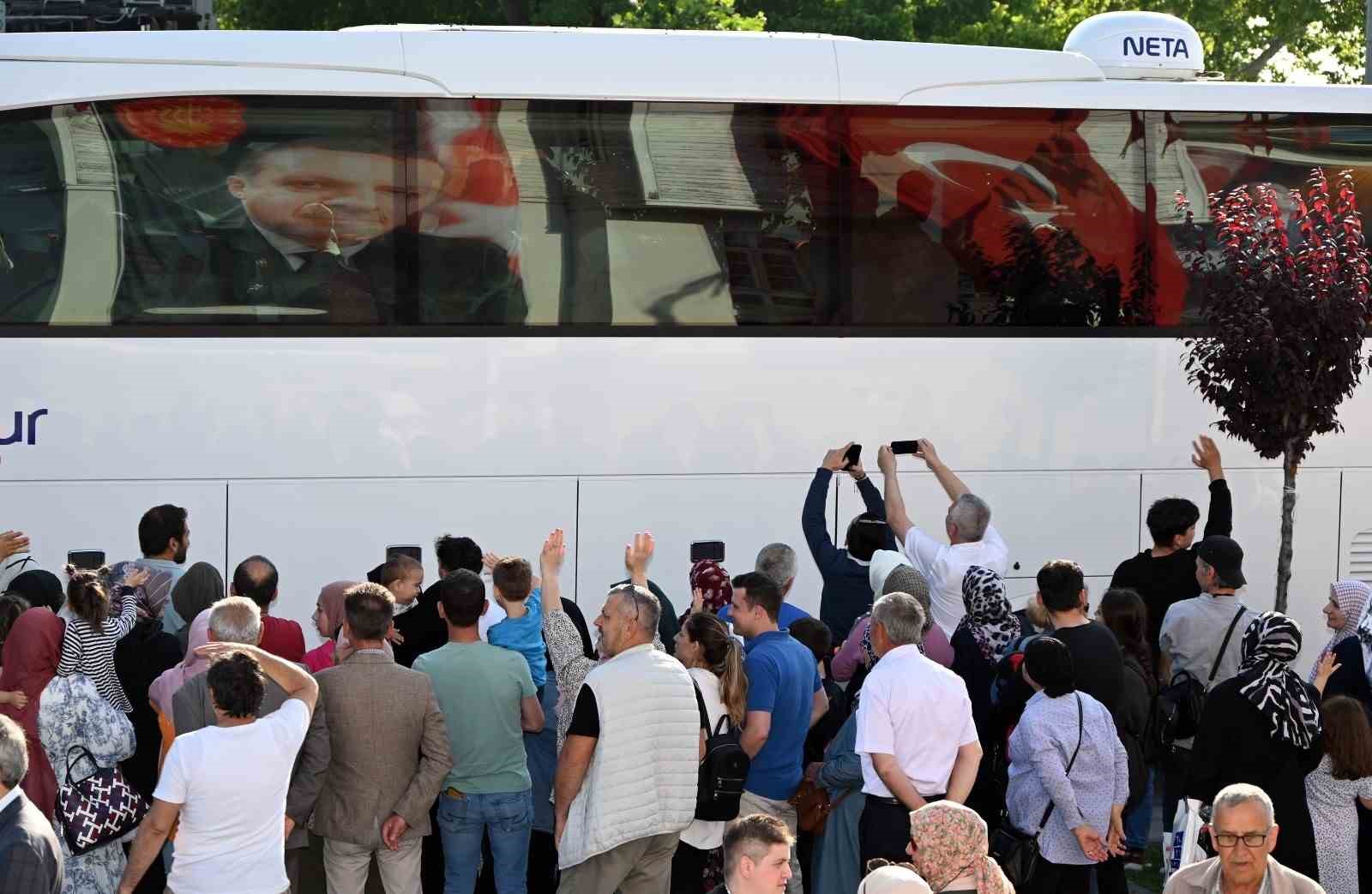 HAC İBADETİNİ YERİNE GETİRMEK ÜZERE KUTSAL TOPRAKLARA GİDECEK OLAN HACI
