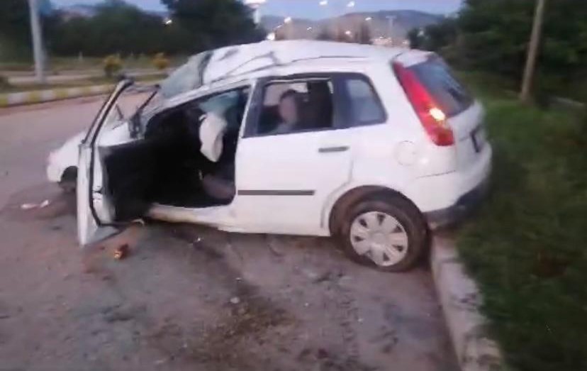 YALVAÇ’TA OTOMOBİL SÜRÜCÜSÜNÜN DİREKSİYON HAKİMİYETİNİ KAYBETMESİ SONUCUNDA MEYDANA GELEN TRAFİK