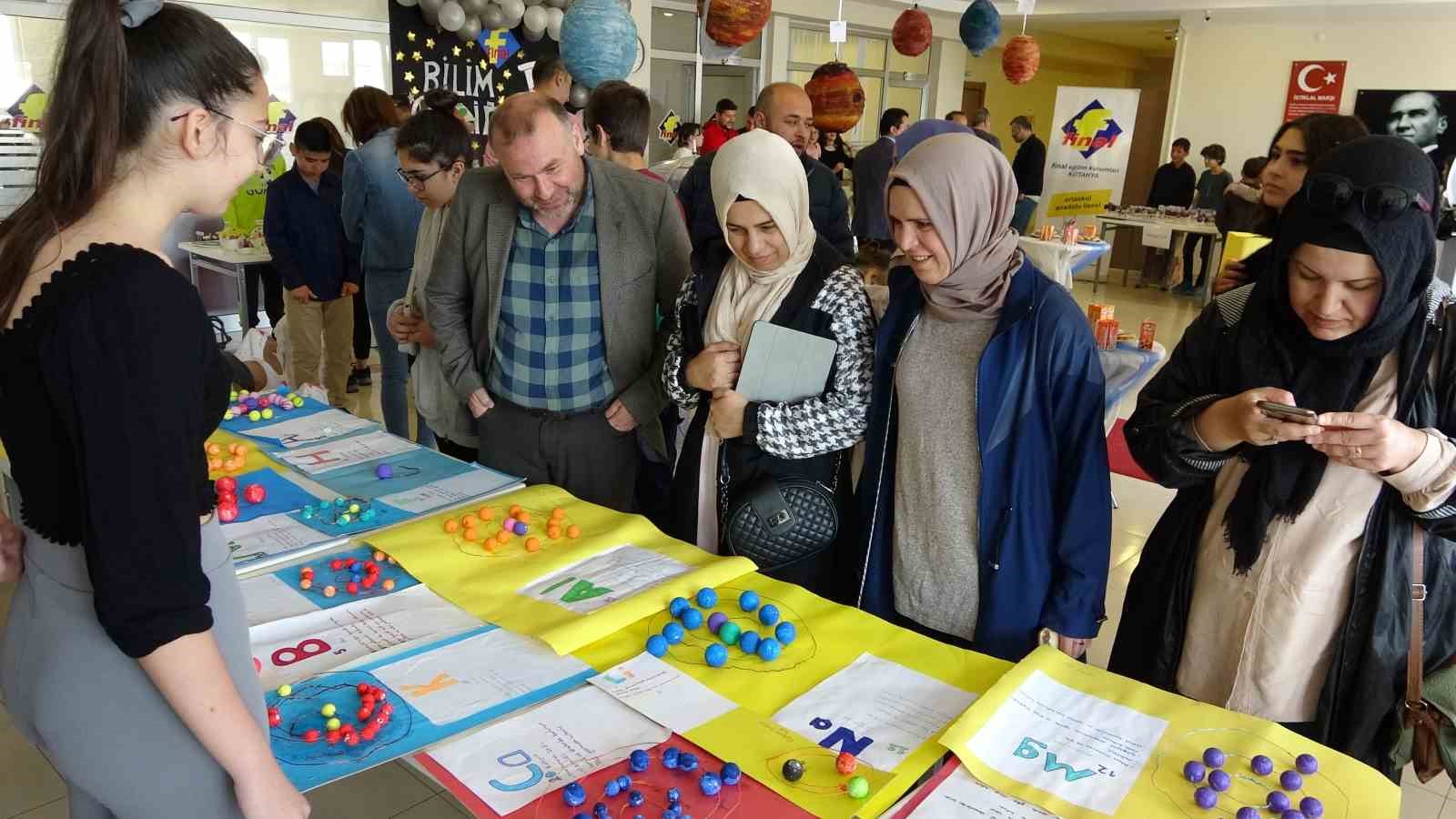 YAPTIKLARI BİLİMSEL ÇALIŞMALARI SERGİLEDİLER