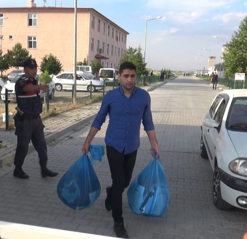 KONYA’DA SEVGİSİYLE KAVGA EDEN ÖZGÜR DURAN’I ENGELLEMEK İSTERKEN BIÇAKLAYARAK ÖLÜMÜNE
