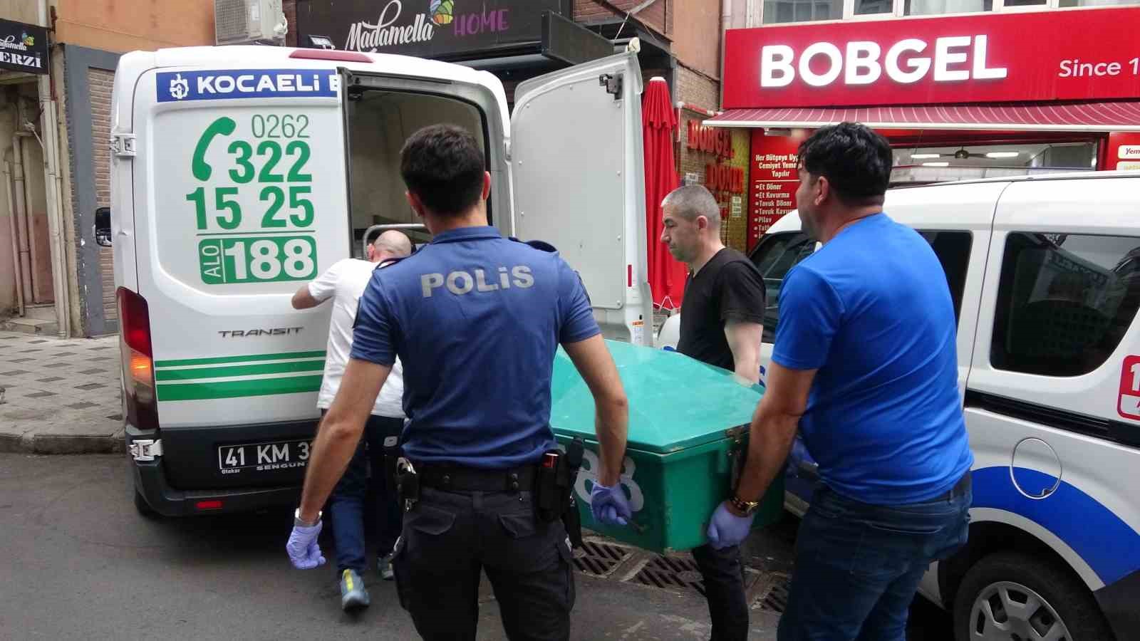 KOCAELİ’NİN İZMİT İLÇESİNDE YALNIZ YAŞADIĞI İDDİA EDİLEN 61 YAŞINDAKİ ADAM