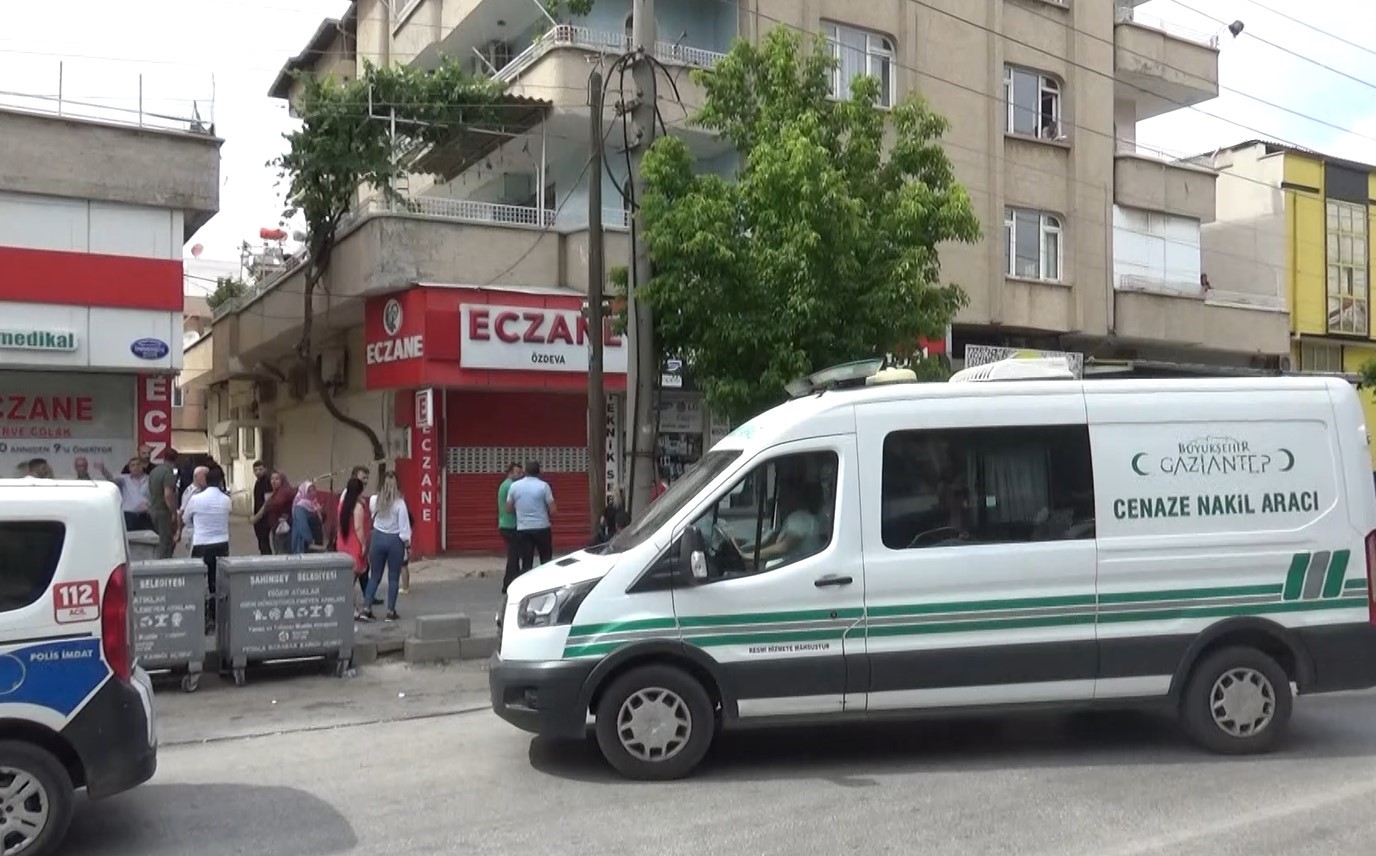OLAY, ŞAHİNBEY İLÇESİ BİNEVLER MAHALLESİ'NDE BİR EVDE MEYDANA GELDİ.